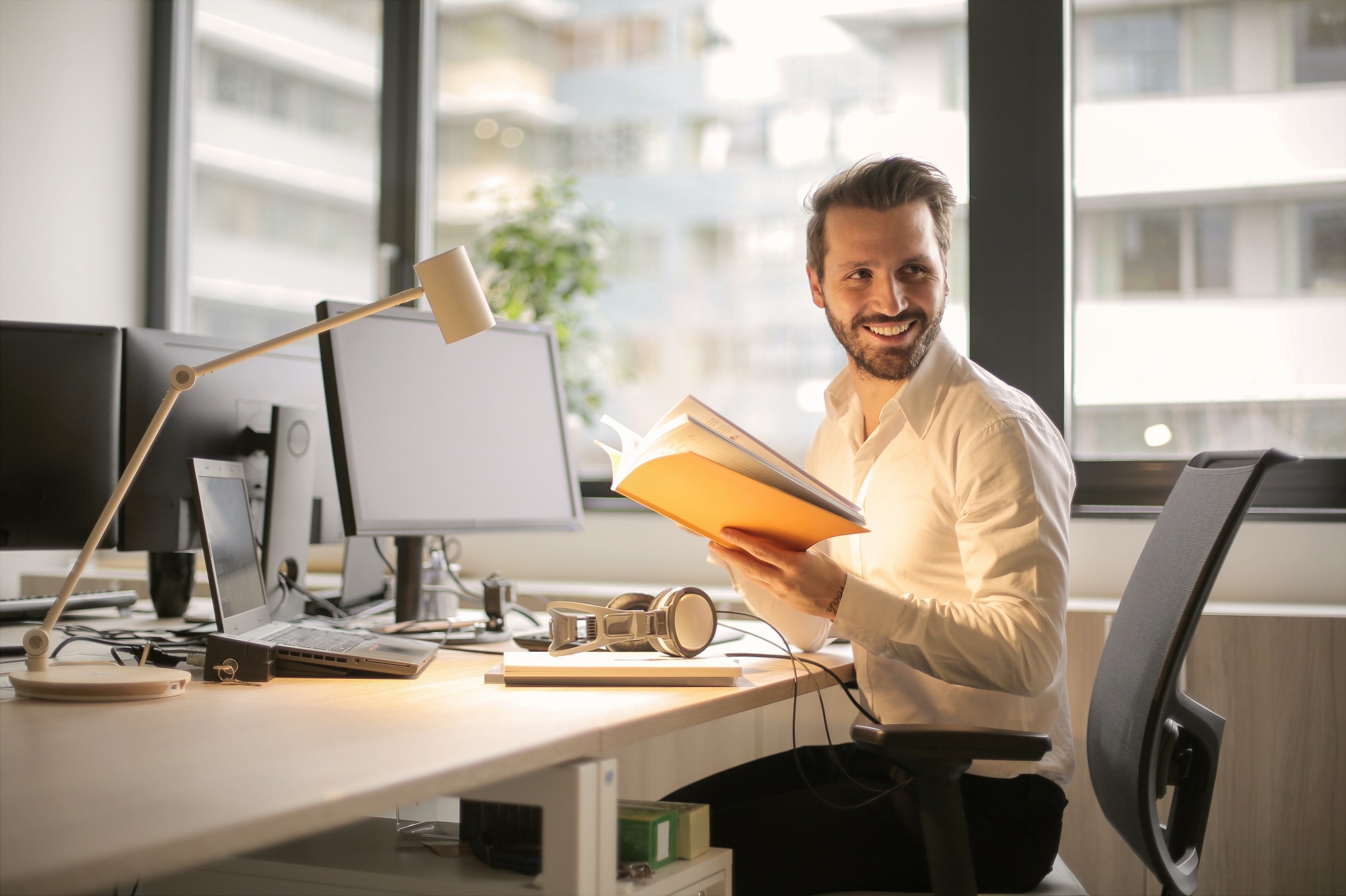 Foto van man op werk