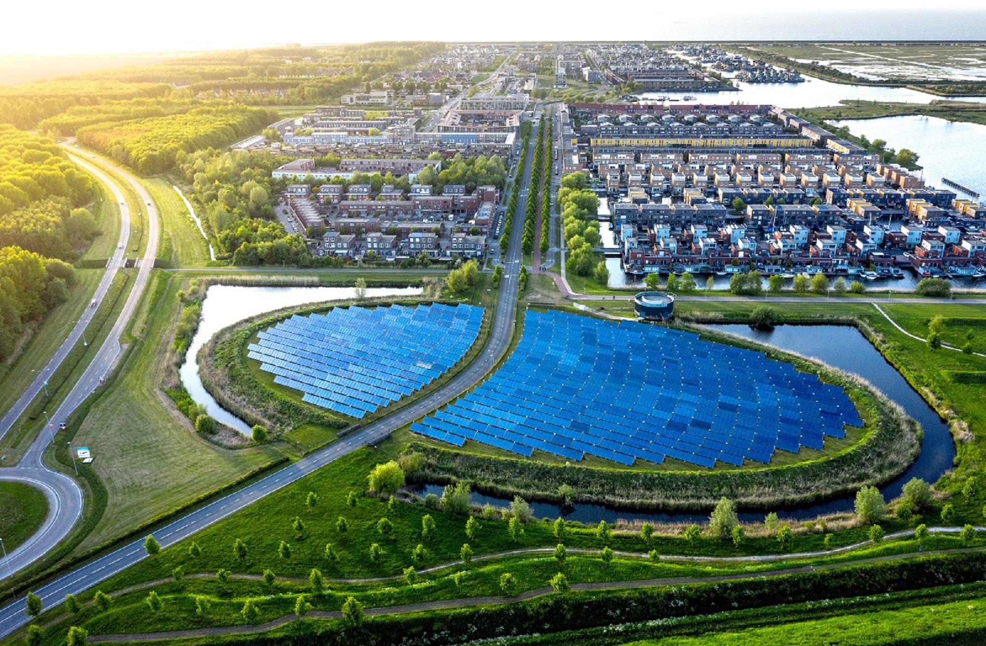 Foto van stad met zonnepanelen