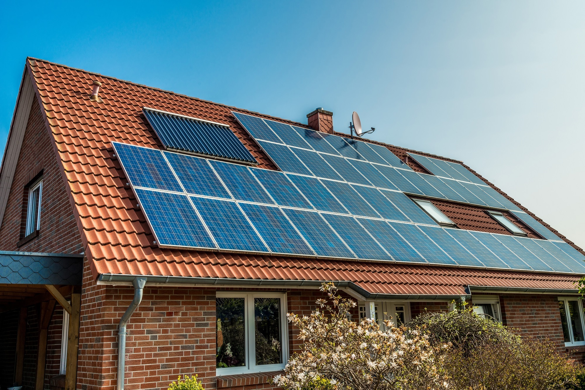 Foto van woning met zonnepanelen